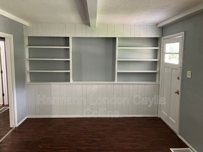 Building Photo - 452 Bluff Dr