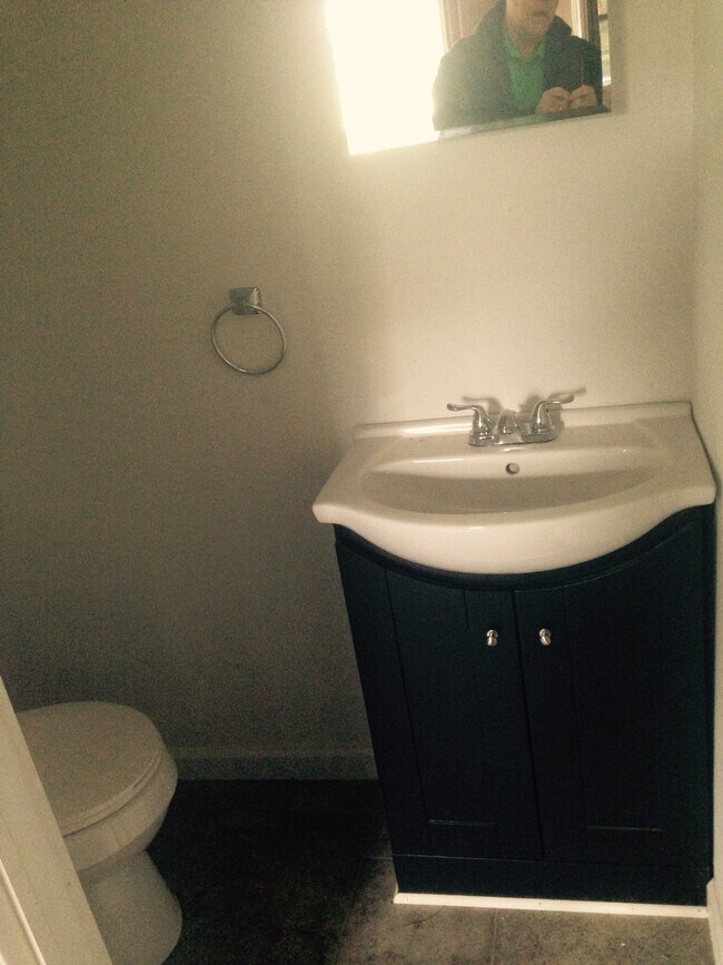 1/2 bath - 382 Gulicks Ct