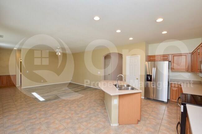 Building Photo - 4031 E Sidewinder Ct