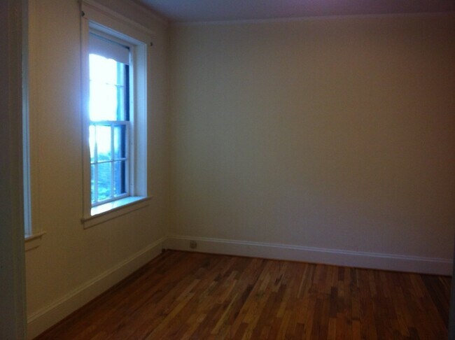 Building Photo - 43 Linnaean St