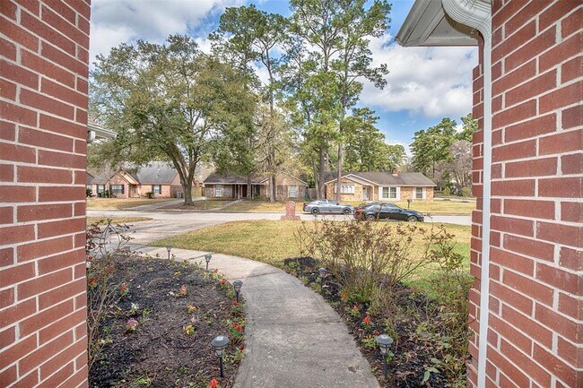Building Photo - 2418 Rambling Brook Dr