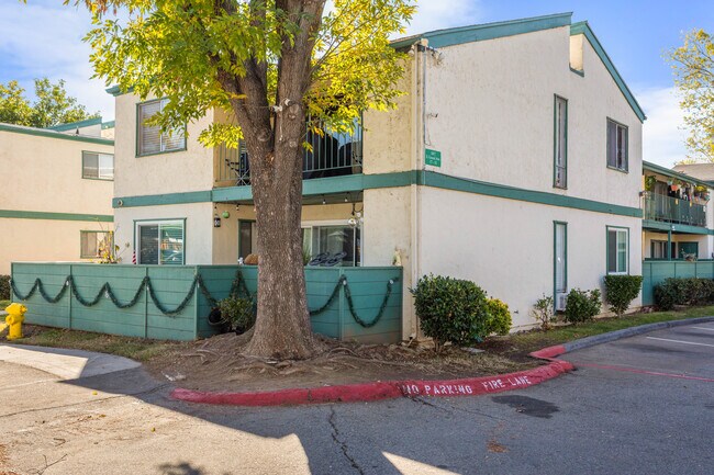 Foto del edificio - 1817 E Grand Ave