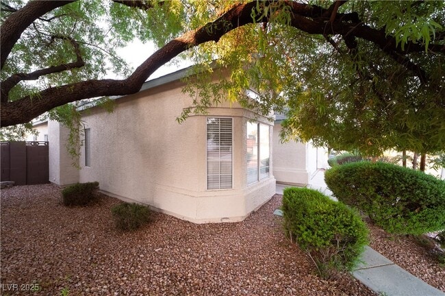 Building Photo - 8108 Bay Springs Dr
