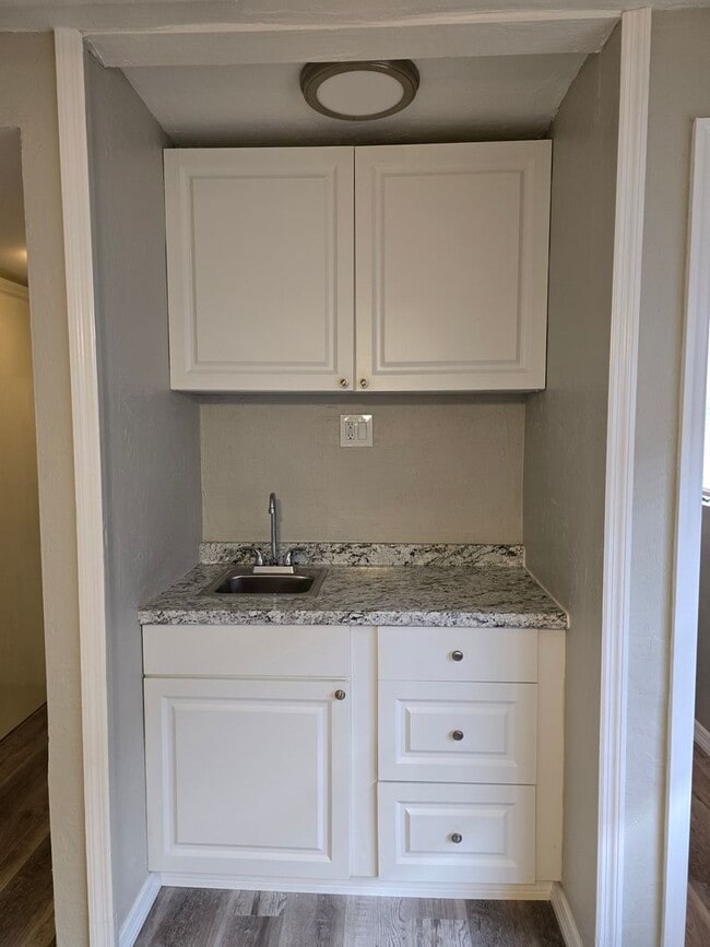 Foto del edificio - Efficency for rent