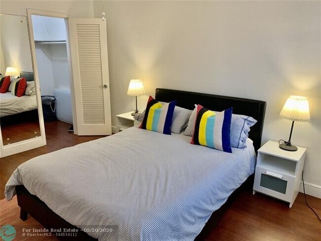 Foto del edificio - 1851 NE 62nd St