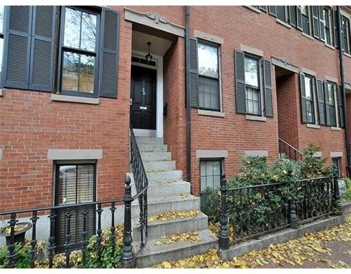 Building Photo - 38 Clarendon St