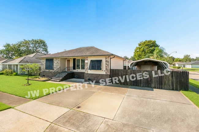 Building Photo - 2749 Varnado St