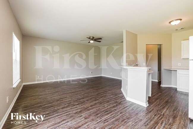 Building Photo - 2701 Yamada Ln