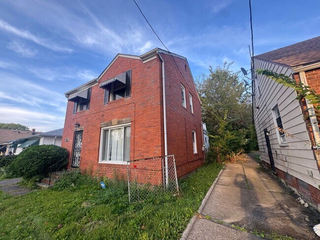 Building Photo - Move-In Special: Save $250 on This Charmin...