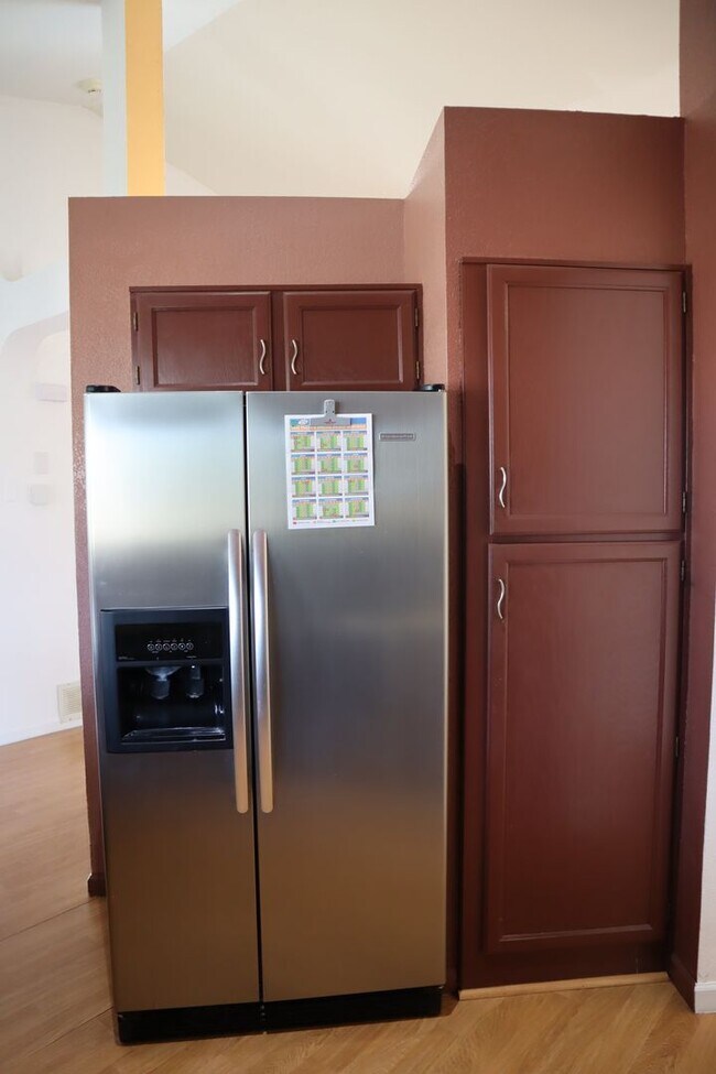 Building Photo - Beautiful Home with POOL & SPA for relaxing !