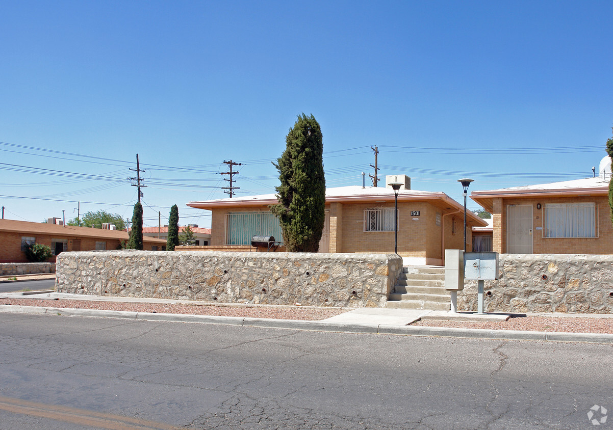 Building Photo - 1501 N Oregon St