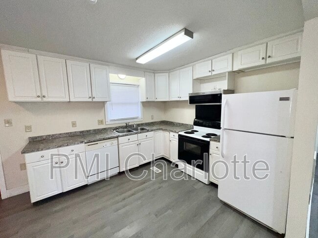 Foto del edificio - 3740 Branding Iron Dr