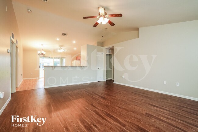 Building Photo - 3726 6th St W