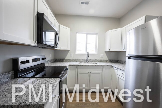 Foto del edificio - "Charming 2-Bedroom Gem with 1.5 Baths on East Michigan Street – A Cozy 949 Sq. Ft. Haven in Indi...