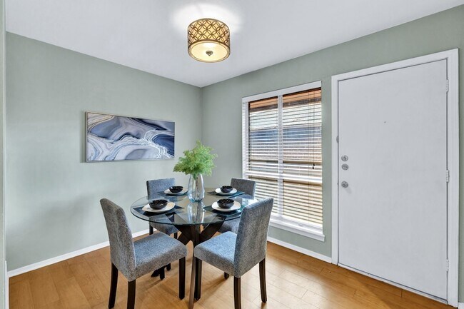 Foto del edificio - 10536 Stone Canyon Rd