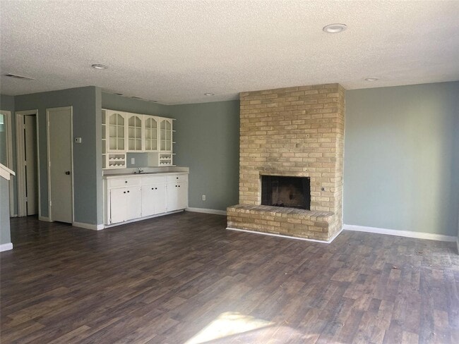 Building Photo - 501 Towne House Ln