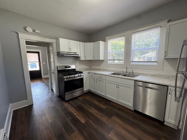Foto del edificio - Updated 3 Bedroom Home in Moline