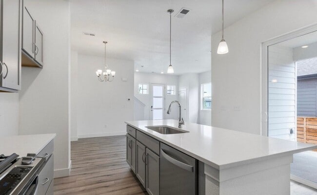 Building Photo - 5081 McKinnon Ct