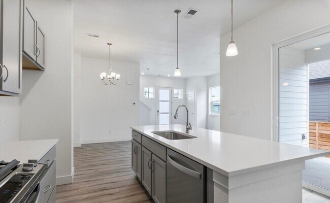 Foto del edificio - 5081 McKinnon Ct