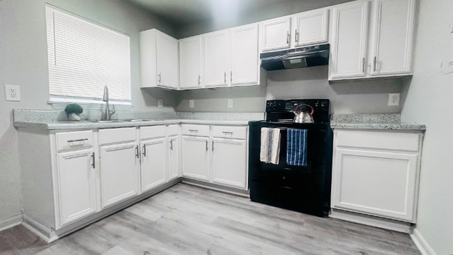 Building Photo - 2560 La Deara Crest Ln