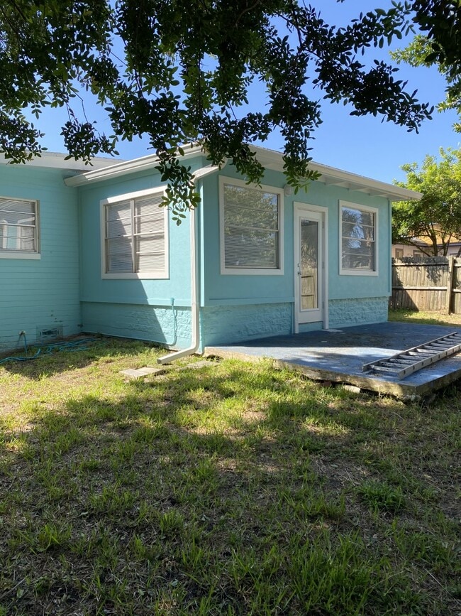 Building Photo - 449 Nautilus Ave