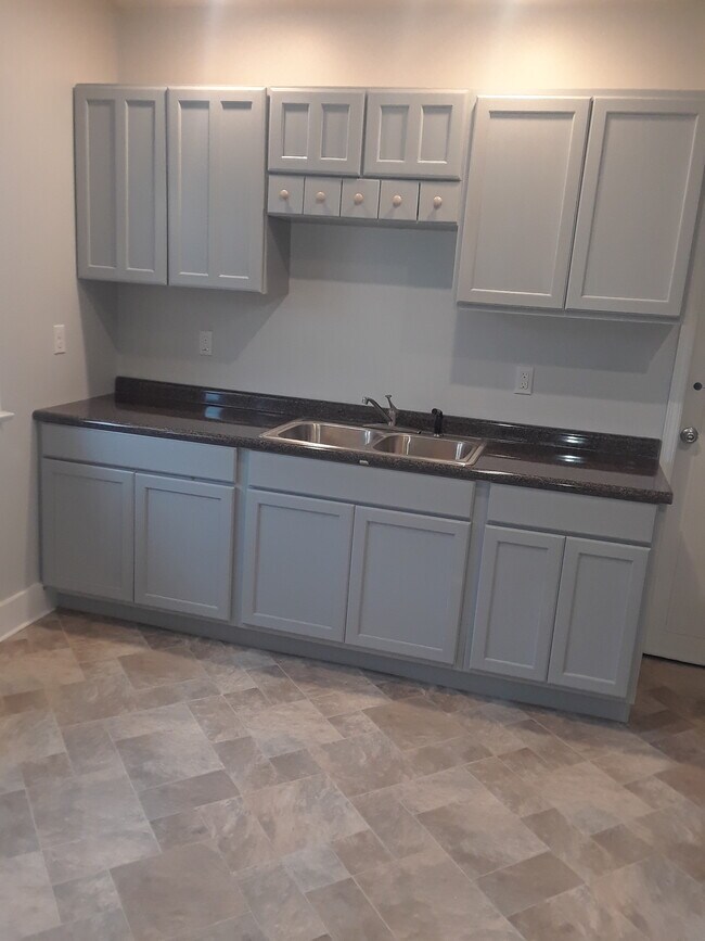 Newer kitchen - 312 Chautauqua Blvd