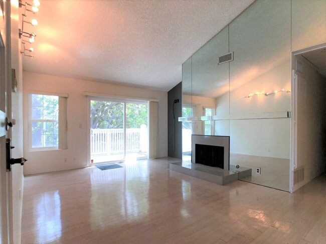 Building Photo - 1227 W Capitol Dr