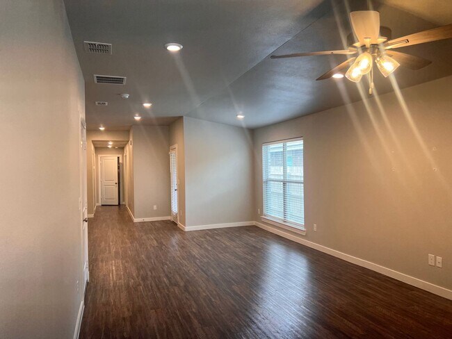 Foto del edificio - 3406 Tiffin Ave