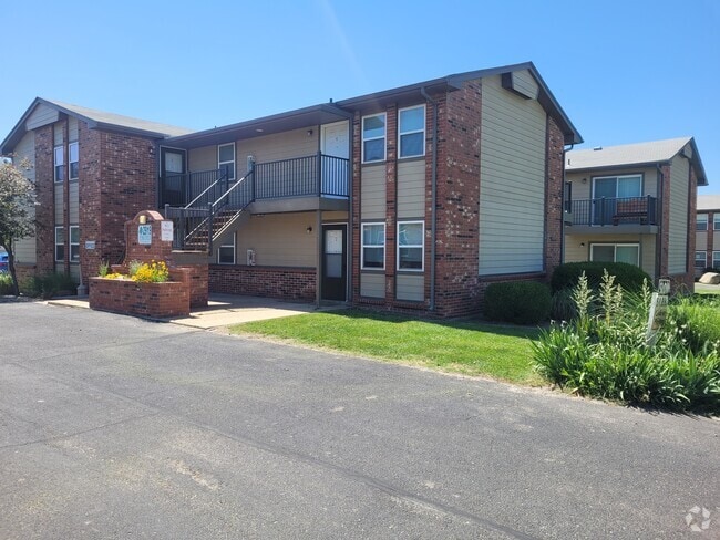 Building Photo - Pine Creek Apartments