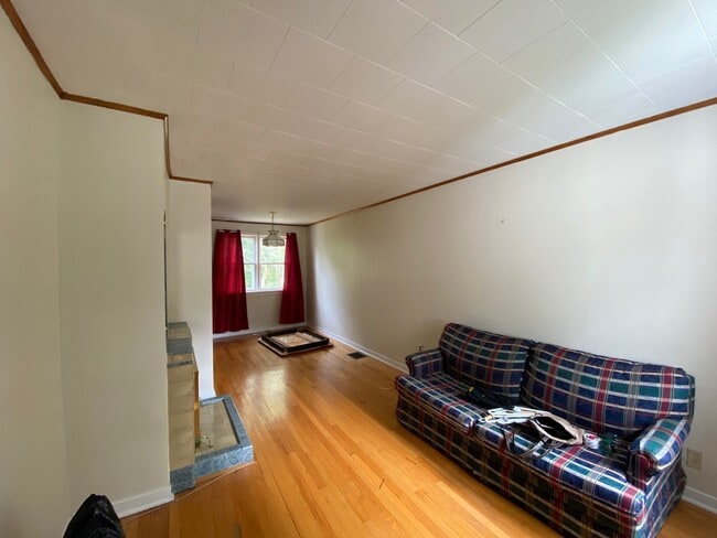 Building Photo - 72 Grenfell Ave