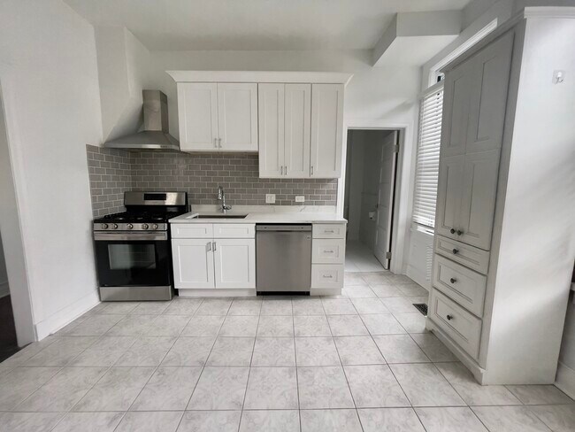 Foto del edificio - 1629 N Claremont Ave