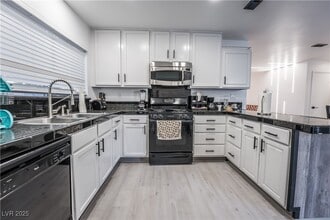 Building Photo - 2364 Belvedere Dr