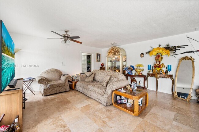 Foto del edificio - 1895 NW 175th St