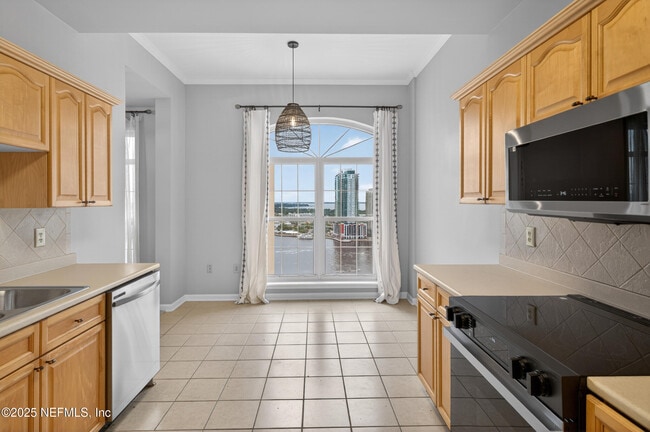 Foto del edificio - 400 E Bay St