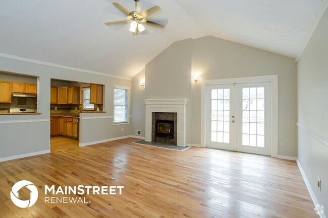 Building Photo - 417 NE Colonial Ct