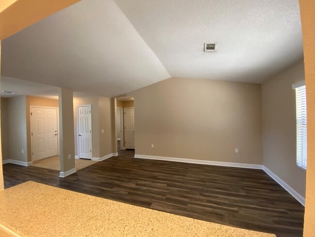 Foto del edificio - 32 Skystone Ct