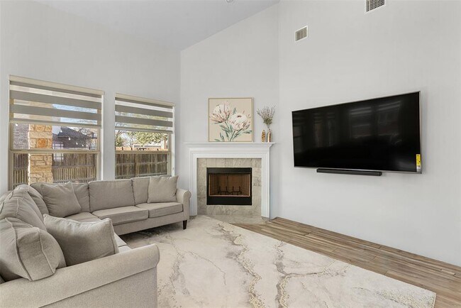 Foto del edificio - 3203 Scenic Valley Dr