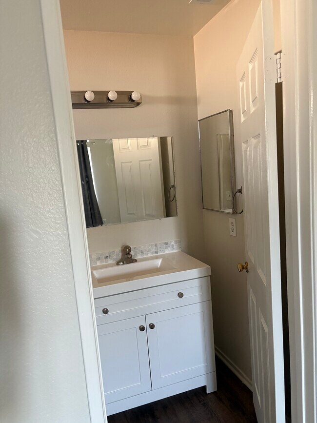Baño principal - 2113 Phlox Ave