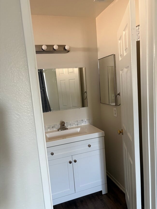 Master bath - 2113 Phlox Ave