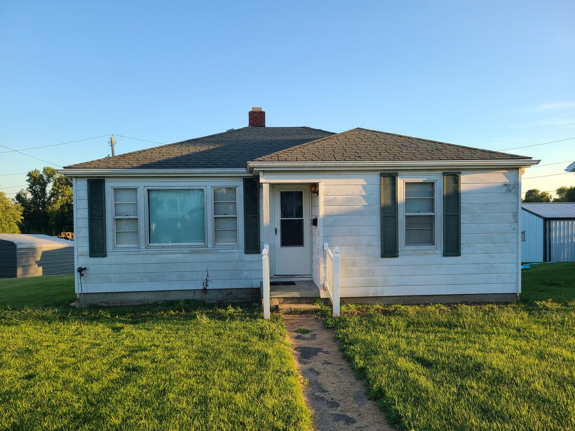 Primary Photo - 1805 Memorial Ave
