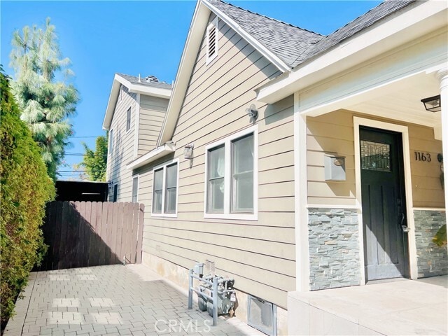 Building Photo - 1163 N Poinsettia Pl