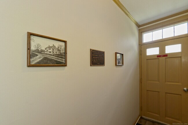 Foto del edificio - 562 Amity Rd