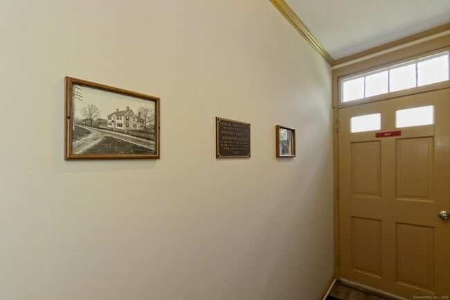 Building Photo - 562 Amity Rd