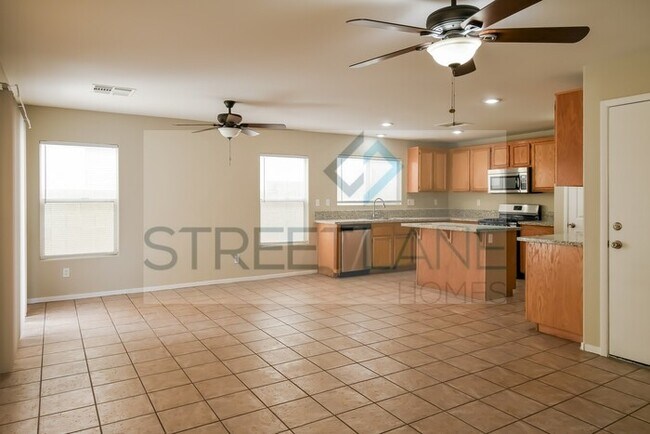 Foto del edificio - REDUCED!- Now offering $250 off first full...