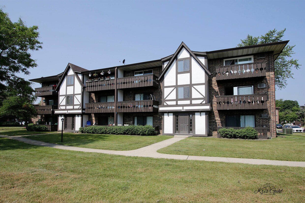 Primary Photo - 1003 Centurion Ln