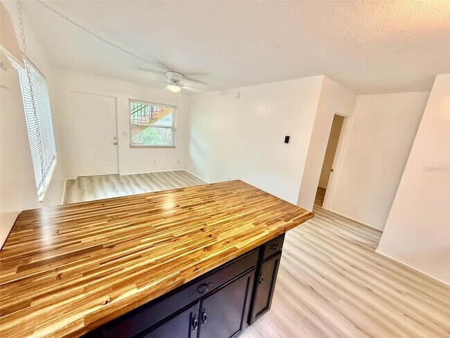 Foto del edificio - 1135 Highland St N