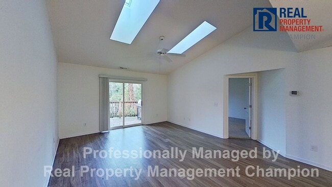 Building Photo - Upper Level Condo in Holton Place w/Community Pool