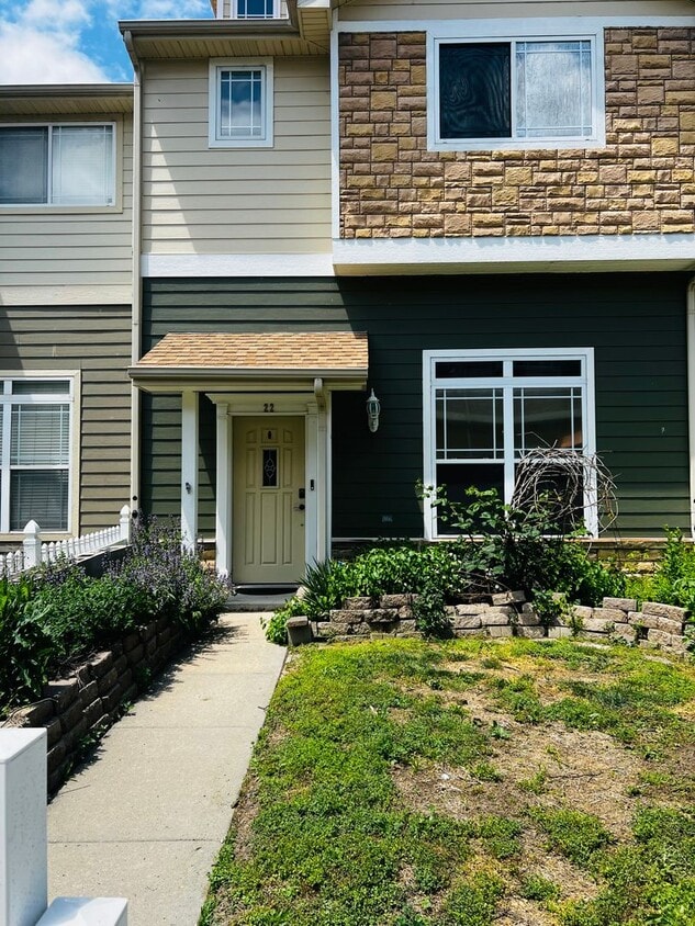 Primary Photo - Charming Townhome, Prime Location, Cozy Li...