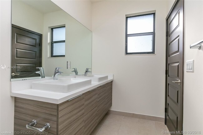 Foto del edificio - 9145 NW 154th Terrace