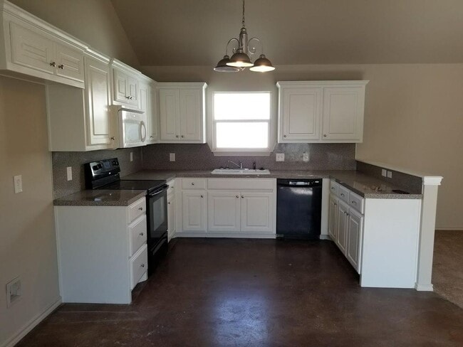 Building Photo - Available Now!  Convenience and Comfort: 3...